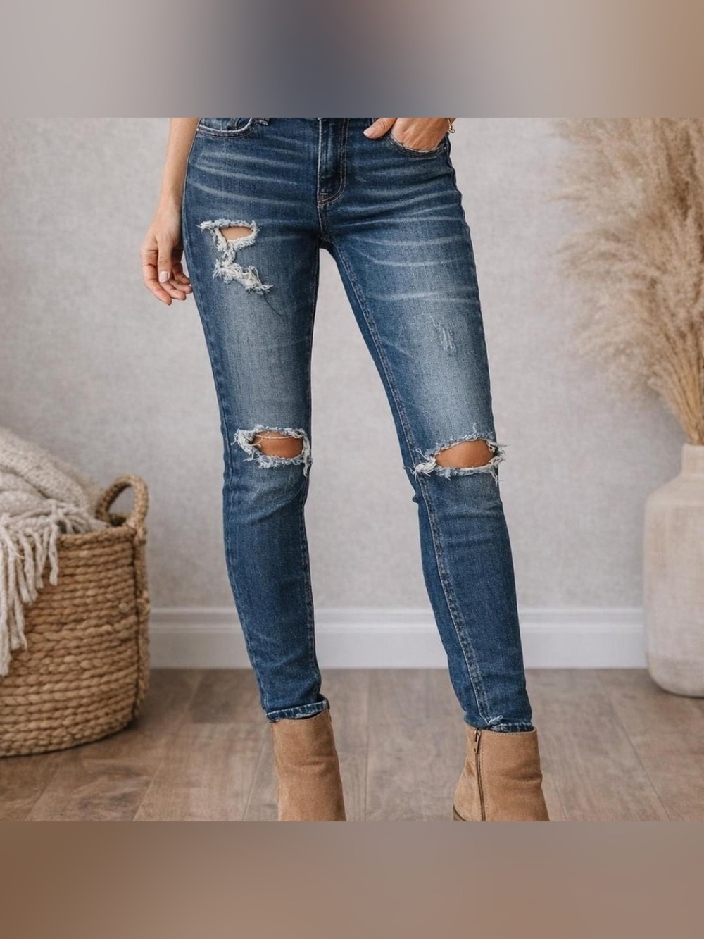 Vigoss Blue Midrise Distressed Marley Skinny Jeans 25R Stretch Comfort Denim